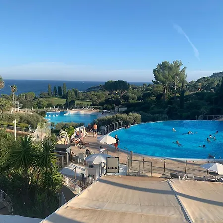 Cap Esterel 4 Pers Equipe, Belle Vue Golf, Centre Village Pierre & , Parking Inclus Et 5 Piscines Acces Gratuit, Clim, Wifi, Tv, Lave-vaisselle Et Lave-linge,four, Plancha Апартаменты