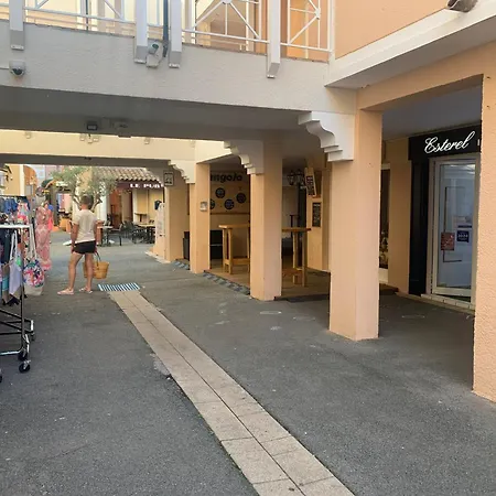 Cap Estérel 4 Pers équipé, Belle Vue Golf, Centre Village Pierre&vacances , Parking Inclus Et 5 Piscines Accès Gratuit, Clim, Wifi, Tv, Lave-vaisselle Et Lave-linge,four, Plancha *