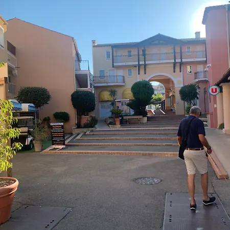 Cap Esterel 4 Pers Equipe, Belle Vue Golf, Centre Village Pierre & , Parking Inclu Et 5 Piscines Acces Gratuit, Clim, Wifi, Tv, Lave-vaisselle Et Lave-linge,four, Plancha