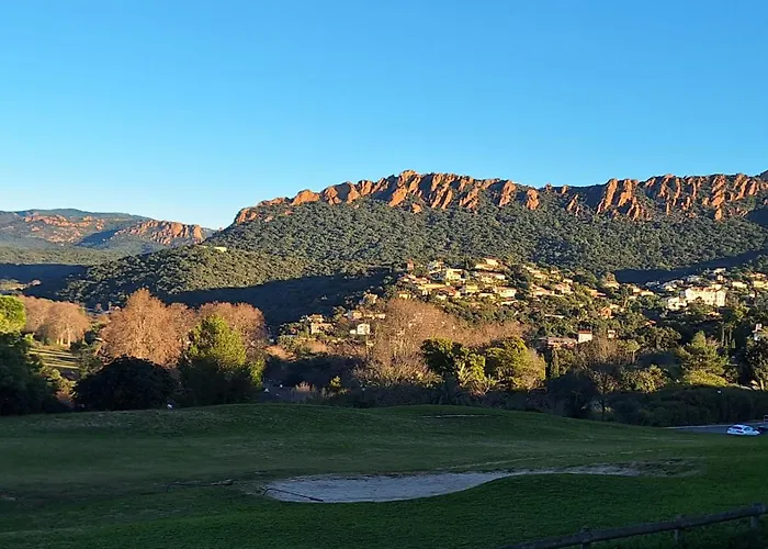 Apartmán Cap Esterel 4 Pers Equipe, Belle Vue Golf, Centre Village Pierre & , Parking Inclus Et 5 Piscines Acces Gratuit, Clim, Wifi, Tv, Lave-vaisselle Et Lave-linge,four, Plancha Saint-Raphaël