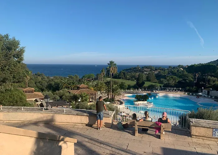 Cap Esterel 4 Pers Equipe, Belle Vue Golf, Centre Village Pierre & , Parking Inclus Et 5 Piscines Acces Gratuit, Clim, Wifi, Tv, Lave-vaisselle Et Lave-linge,four, Plancha