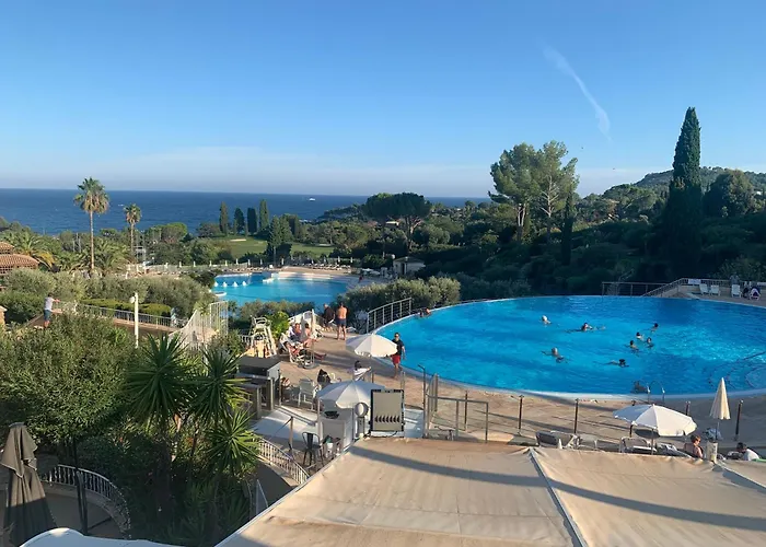 Cap Estérel 4 Pers équipé, Belle Vue Golf, Centre Village Pierre&vacances , Parking Inclus Et 5 Piscines Accès Gratuit, Clim, Wifi, Tv, Lave-vaisselle Et Lave-linge,four, Plancha Apartamento